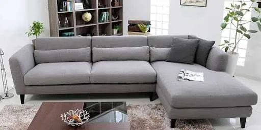 Phòng khách trở nên thanh lịch và thoải mái với sự có mặt của sofa chữ L