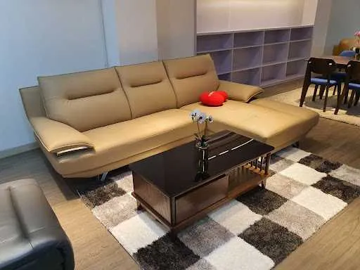 Sofa bọc da sang trọng và ấn tượng cho phòng khách