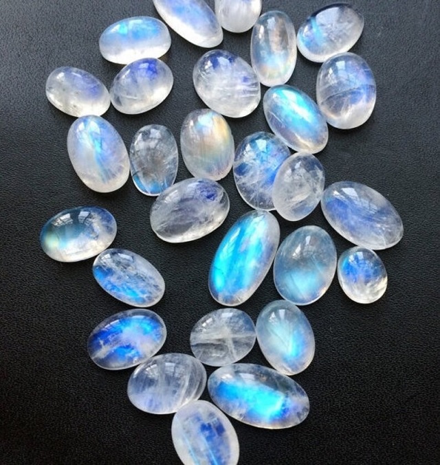 Đá Moonstone.