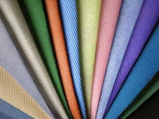 Chất liệu polyester có nhiều ưu điểm