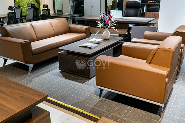 Sofa da nâu đặt trong không gian văn phòng là rất hợp lý, sẽ thể hiện được vị thế và quyền uy của chủ sở hữu.