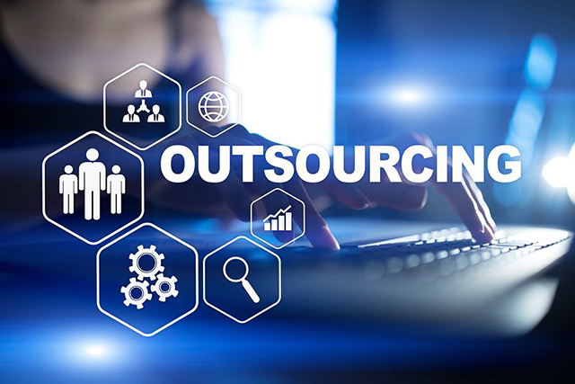 Outsource tiến hành lần đầu tiên vào năm 1989, được xem là một chiến lược kinh doanh chính thức