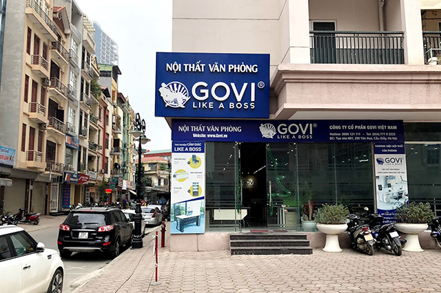 Showroom nội thất Vito được bao quanh bởi vách kính mặt dựng để tối đa diện tích, tạo nên không gian thông thoáng