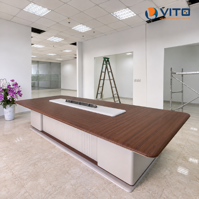 Vito bàn giao combo bàn họp và ghế chân quỳ cho phòng họp doanh nghiệp